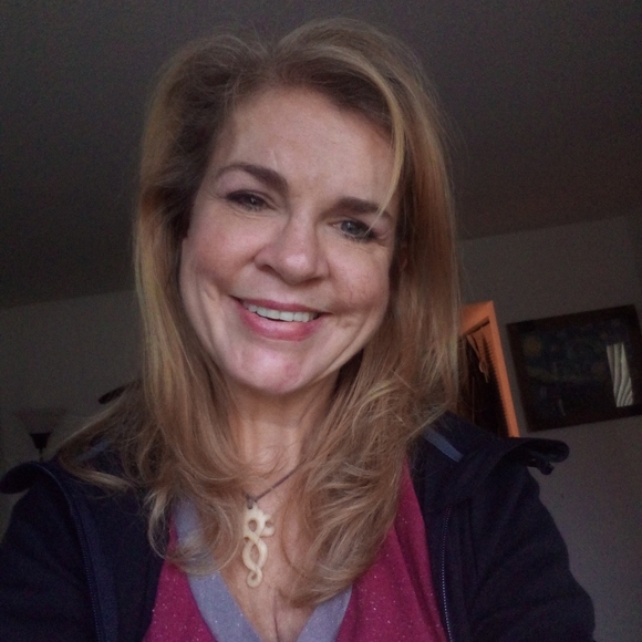 Meet your Posher, Amy - Picture 1 of 5